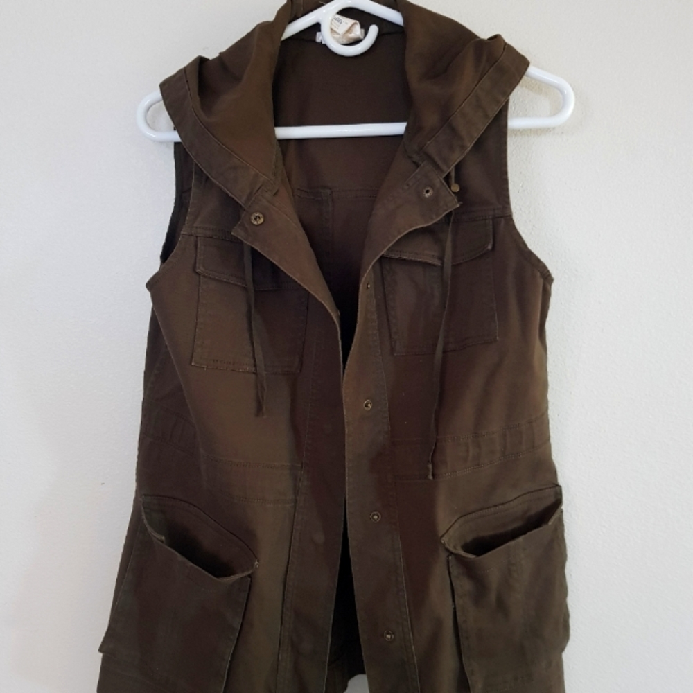 NWOT Utility Jacket with hoodie and pockets Matty M Olive